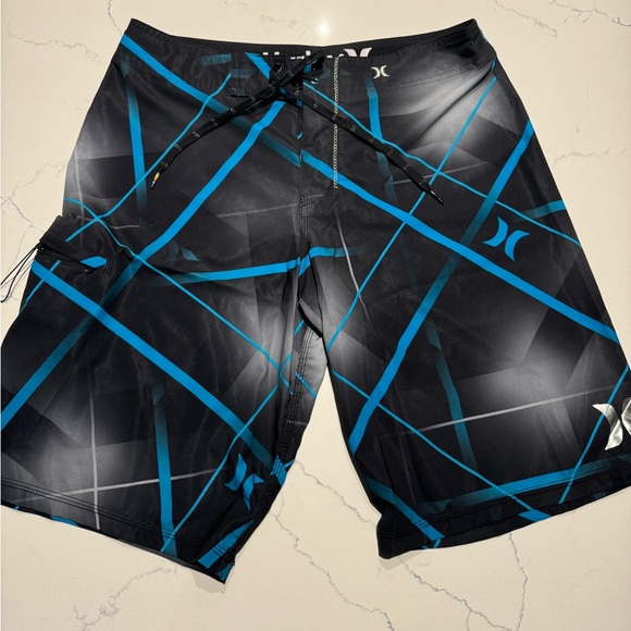 Size 32 men’s Hurley swim short - Picture 1 of 5
